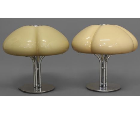 PAIR OF ITALIAN 'QUADRIFOGLIO' RETRO TABLE LAMPS by Gae Aulenti for Harvey Guzzini, the large plastic curved shade supported 