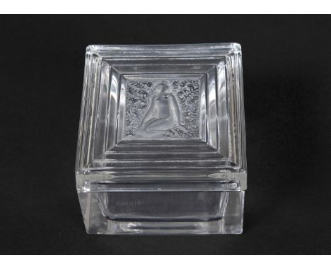 RENE LALIQUE BOX - DUNCAN a circa 1930's square box, the lid with a central frosted glass section and with a depiction of a n