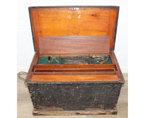 Large vintage wooden tool chest with 3 internal drawers, some carpenters' tools to incl drill bits, set squares, spirit level