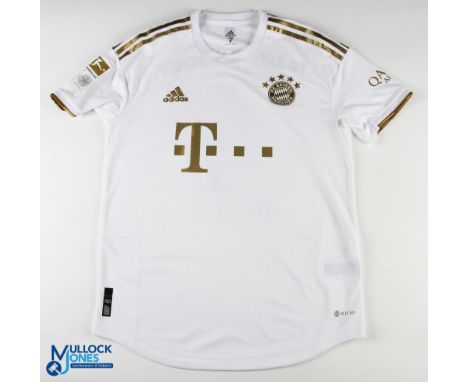 Matthijs de Ligt No 4 Bayern Munich 2022/23 away match issue football shirt - in white, Adidas / T Mobile, Bundesliga and Qat