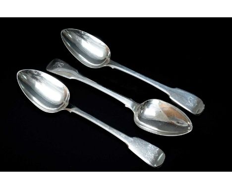 SET THREE GEORGE IV SILVER TABLESPOONS, Hyam Hyams, London 1821, fiddle pattern with engraved cursive B initial to handle, 23