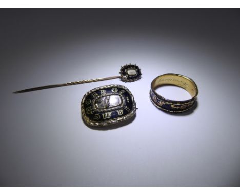 Miscellaneous Mourning Jewellery, including an 9 ct yellow gold and black enamel mourning brooch, 14/15 ct gold and black ena