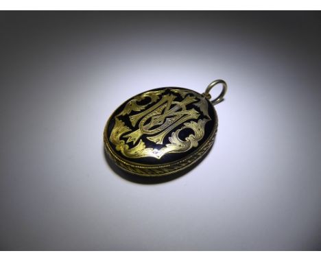 An Antique 14/15 ct Yellow Gold and Black Enamel Mourning Locket, the locket having floral engraving to back, approx 35 x 28 