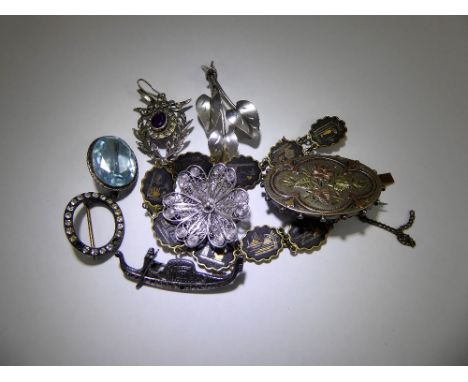 Miscellaneous Silver Brooches, including floral, leaf, lily, blue stone brooch, antique yellow and rose gold floral brooch, s