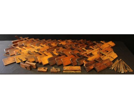 Rebate and compass planes, mostly beech, various profiles and makes including Hields (13); John Green (1); Cox & Luckman (1);