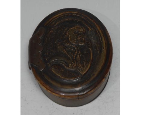 A Queen Anne pressed horn oval snuff box, attributed to Jean Obrisset, cover depicting a bust length portrait and now hinged 