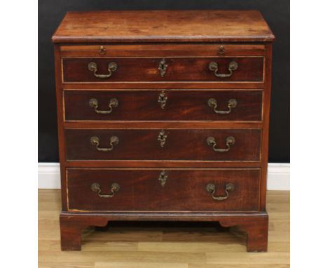 A George II mahogany rounded rectangular bachelor's chest, moulded top above a slide and four long graduated cockbeaded drawe
