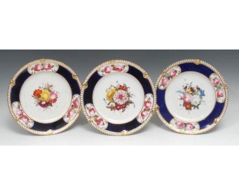 A set of three Chamberlains Worcester shaped circular plates, painted with bouquets of English summer flowers, gros bleu band