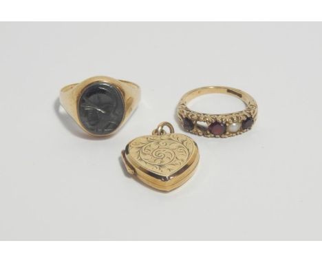 A gentleman's 9ct gold and black onyx signet ring, intaglio cut with a centurion's head, size T, 9ct gold, garnet and pearl f