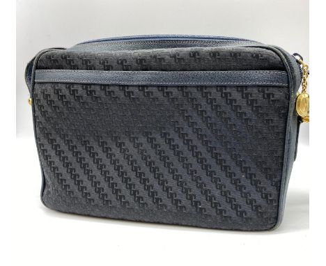 Vintage Gucci style shoulder bag. Two separate compartments with interior zip. w30 x h21cm. Fair exterior condition, interior