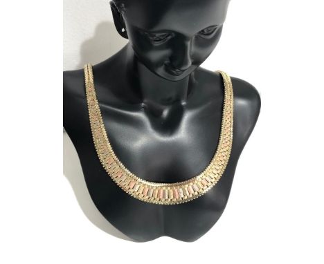 Mappin and Webb vintage Necklace in 9k 3 colours Gold ; around 16 inches; 35.8g. Come with original Mappin and Webb box 