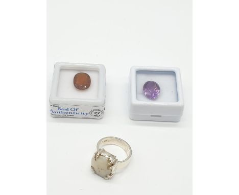 2 Gem Stones GLI CERTIFIED and a dressed silver Ring:5.40ct natural amethyst5.15ct natural hassonite garnetRing size: K 