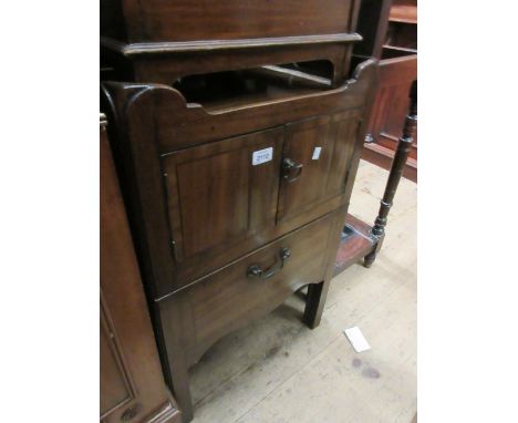 George III mahogany tray top commode with two doors above a pull-out base