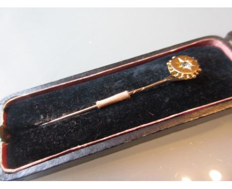 Cased 15ct gold stick pin