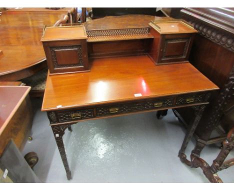 Good quality Edwardian mahogany and blind fretwork decorated writing desk, the superstructure with a central shelf flanked by