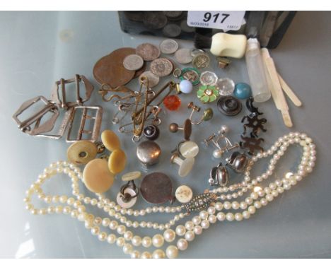 Cultured pearl necklace, pair of cultured pearl ear clips and a small quantity of other miscellaneous costume jewellery etc