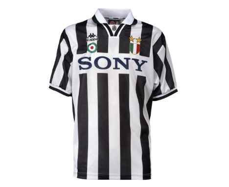 Gianluca Vialli – Juventus F.C.   - Stagione 1995-1996 - Maglia gara home, Kappa, a maniche corte, taglia XL.  Sul fronte: sp