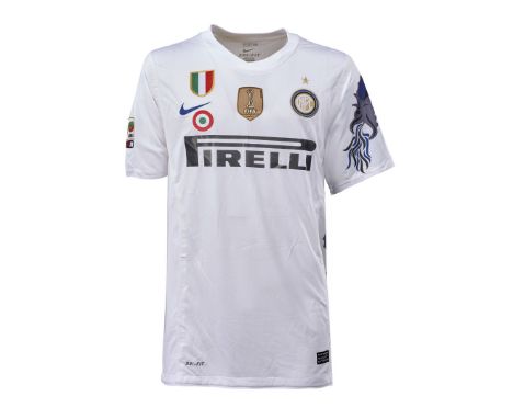 Diego Milito - F.C. Inter  - Stagione 2010-2011 - Maglia gara away, Nike, a maniche corte, taglia XL.  Nome e numero 22 appli