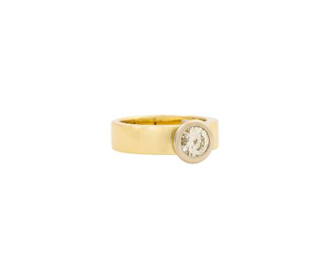 Ring mit Brillant ca. 1 ct, ca. GET (M)/SI2, Fluoreszenz: medium, GG 14K, 13,5 gr, RW: 60, Anfang 21. Jh., minimale Tragespur