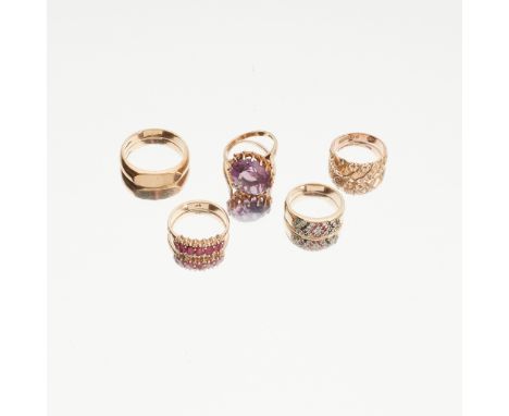 A collection of gem-set rings to include a 9ct gold amethyst set cocktail ring; a ruby and diamond set ring, to a plain yello