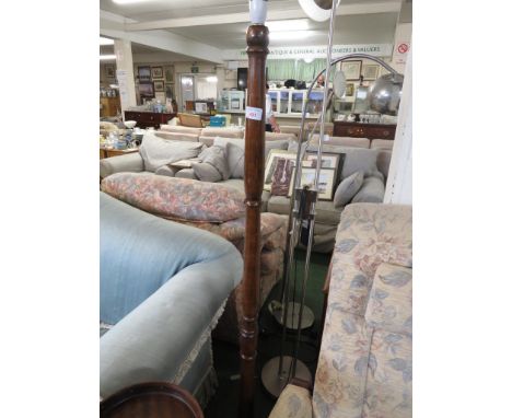 A DARK WOOD STANDARD LAMP WITH TURNED COLUMN (NO SHADE) .