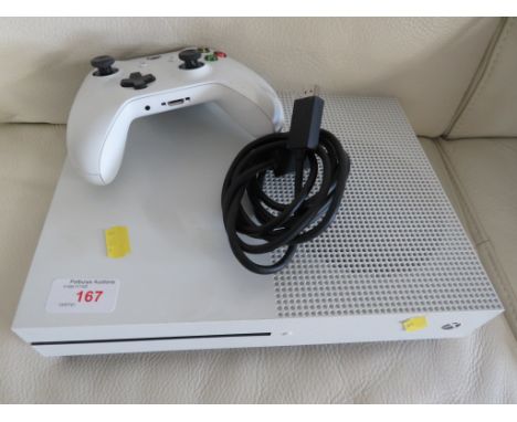 A MICROSOFT XBOX ONE S CONSOLE WITH WIRELESS CONTROLLER. (AF, NEEDS ATTENTION)