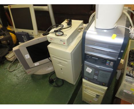 VINTAGE COMPUTING ITEMS , INCLUDING COMPAQ PRESARIO, THREE COMPUTER TOWERS, ACCESSORIES. (AF, FIVE HAVE NO MAINS)