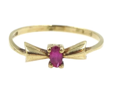 9ct gold single stone ruby bow design ring, hallmarked - Condition Report Approx 0.7gm, size I-J