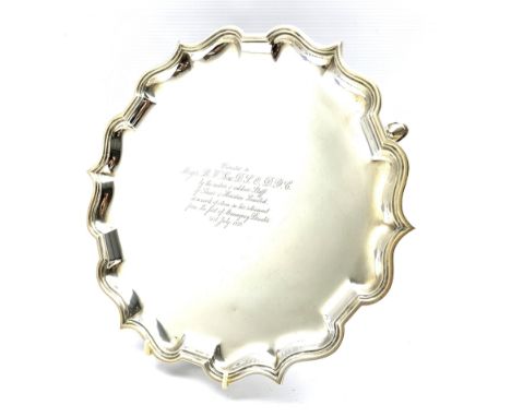 Silver circular salver with pie crust border, presentation inscription and on triple shaped supports D30cm Birmingham 1928 Ma