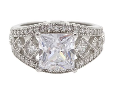 Silver cubic zirconia dress ring, stamped 925 - Condition Report Size K-L