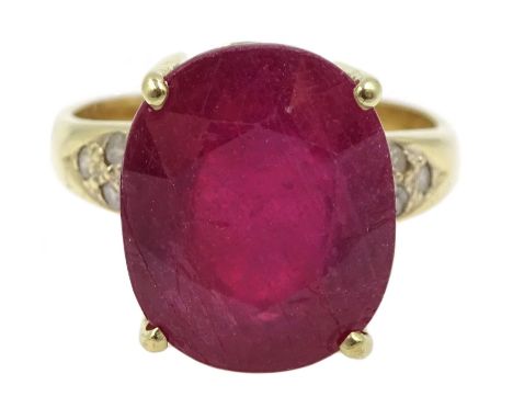 Gold single stone oval ruby ring, with diamond set shoulders stamped 18ct, ruby approx 7.00 carat - Condition Report Approx 5