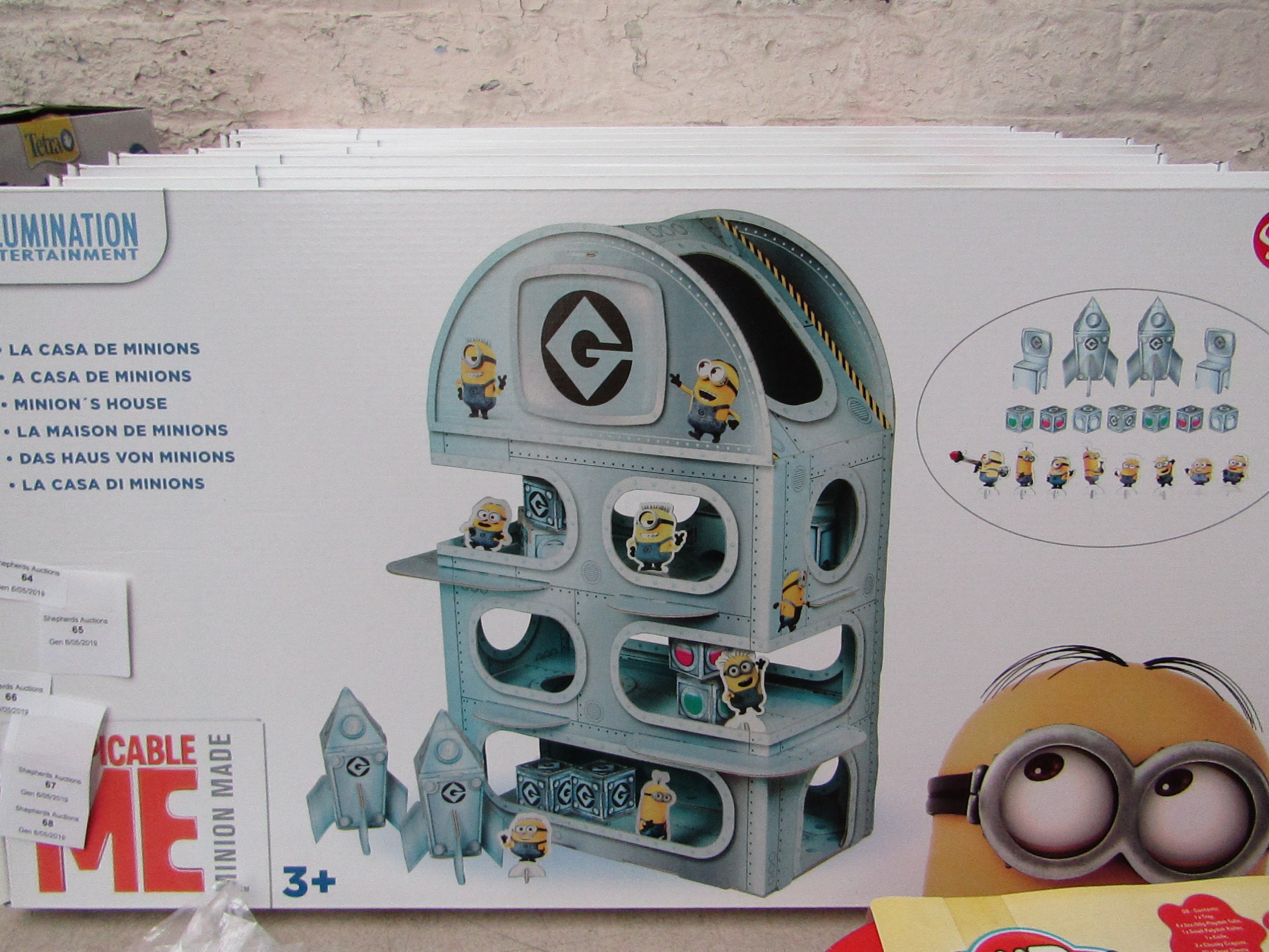 Despicable Me Minion House new & packaged