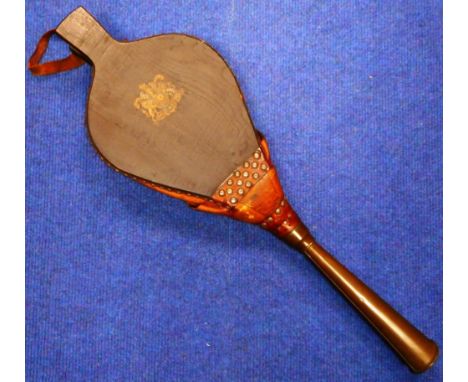 Late 19th century military bellows foghorn in wood and leather. Royal coat-of-arms depicted. 87cm long. Condition Report. In 