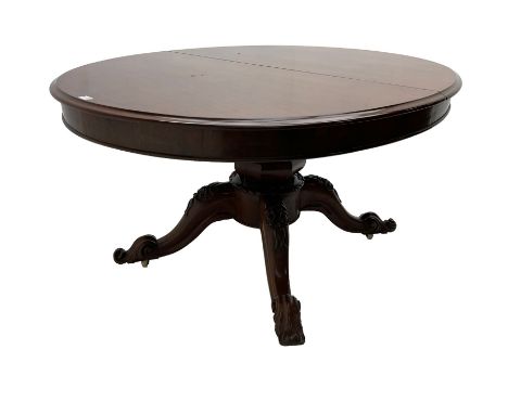 Victorian mahogany extending oval dining or breakfast table, turned octagonal vasiform pedestal on four splayed supports carv