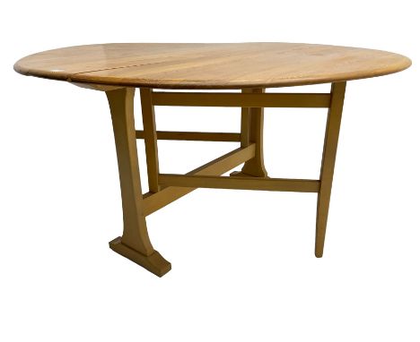 Ercol - mid-to-late 20th century model '610' elm and beech drop-leaf dining table, oval top over shaped end supports with gat