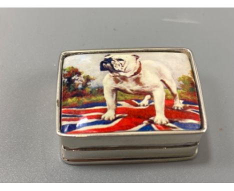 A silver pill box with an enamel lid depicting a British Bulldog, weight 19.53grams