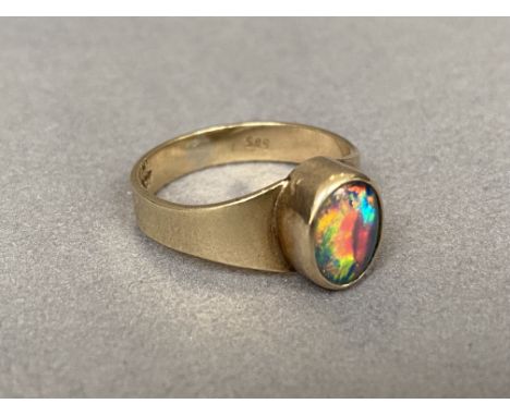 9ct Yellow Gold Opal Ring Featuring a Stunning Opal - Weighing 3.25 grams Size N