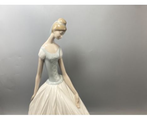 A large Nao by Lladro figure Ballet dancer in good condition