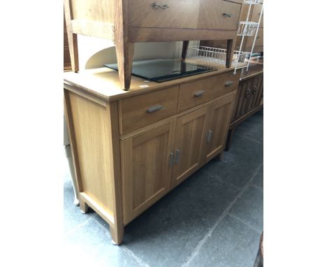 A Morris Furniture modern light wood sideboardDimensions: H88cm, L127cm, D43cm.