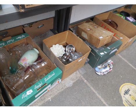 5 boxes of mixed household items including glassware, stainless steel, ceramic kitchenware, kitchen glass including Pyrex etc