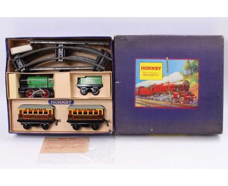 1947-57 Hornby 0-gauge M1 Passenger Train set comprising green M1 loco &amp; tender No.3435 with two Pullman coaches ‘Marjori