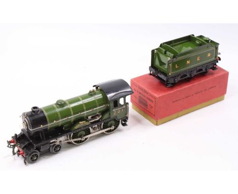 1936-41 Hornby E220 20v AC Special loco &amp; tender 4-4-0 ‘Bramham Moor’ LNER No.201, lighter green.  Slight damage to front