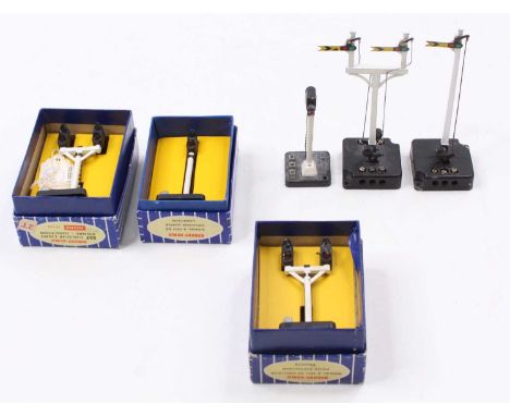 Six Hornby-Dublo electric signals: 2 x colour light junction home; 2 x single colour light home (One in a box for distant); t