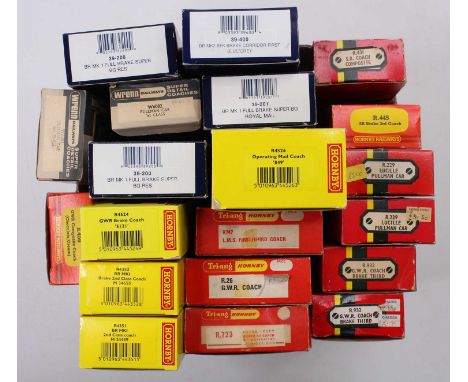 Twenty one boxed coaches, all Hornby except where stated otherwise: 2 x R923 GWR 3rd; 2 x R229 ‘Lucille’ Pullman; Southern R4