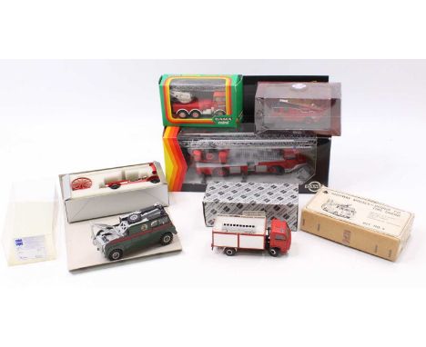 One tray containing a quantity of mixed white metal and diecast vintage and modern release emergency service diecast vehicles