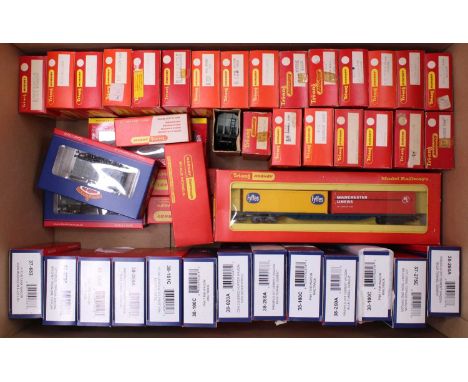 Large tray containing 15 Bachmann BranchLine 4-wheeled goods wagons, most of which have never been taken out of their boxes (