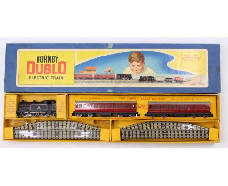 EDP17 Hornby-Dublo 3-rail 0-6-2 Tank  Passenger set, comprising EDL17 BR lined black loco 69567 with one each D14 maroon subu