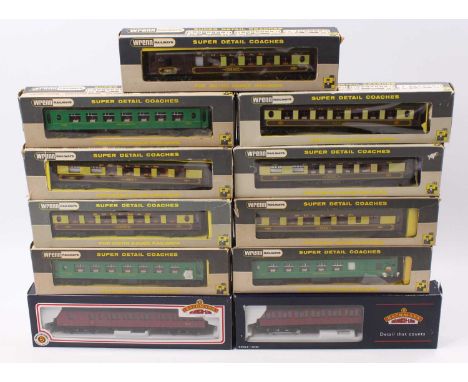 Nine Wrenn Pullman and two Bachmann suburban coaches: brown &amp; cream: two W6002 ‘Aries’; one each W6002H ‘Hazel’ ; W6000 ‘
