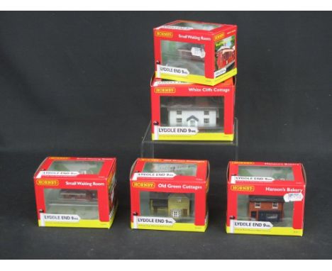 Five Hornby N gauge scale model buildings to include N8008 White Cliff's Cottage, N8011 Hanson's Bakery, N8010 Old Green Cott