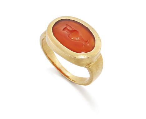 A 20th century gold, Roman cornelian intaglio ring, the oval intaglio engraved to depict a wine jug, length of bezel 2cm  Pro